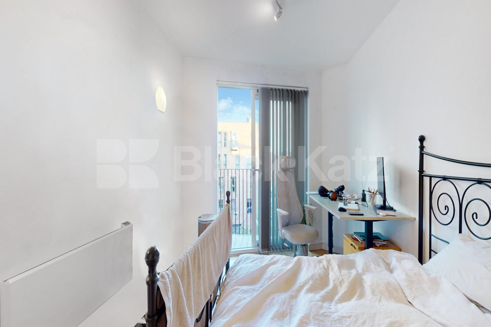 Flooded with natural light with 24 Hour Concierge & balcony South Central Steedman Street, Elephant and Castle
